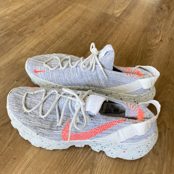 Nike Space Hippie 04 Summit White Hyper Crimson - Picture 3 of 4